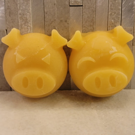 Pig shaped beeswax melts